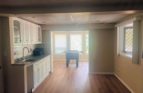 Jasper East House | Dream 4-Br 4-Ba | Private Pool & Hot Tub | 2-min DRIVE to Jasper National Park