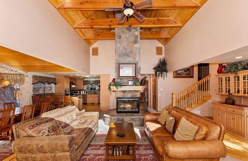 Eagle Mountain Estates Cabin | Dream Catcher by Destination Big Bear: Mountain Views! Fenced Yard! Luxury! Gas Fireplace!