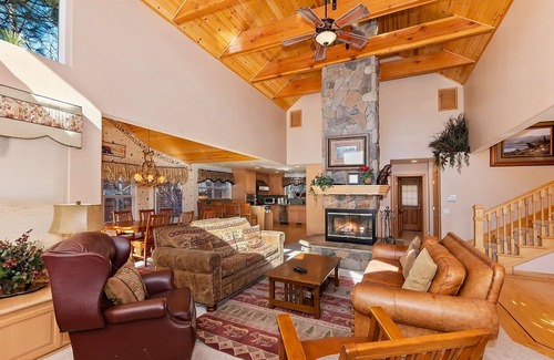 Eagle Mountain Estates Cabin | Dream Catcher by Destination Big Bear: Mountain Views! Fenced Yard! Luxury! Gas Fireplace!
