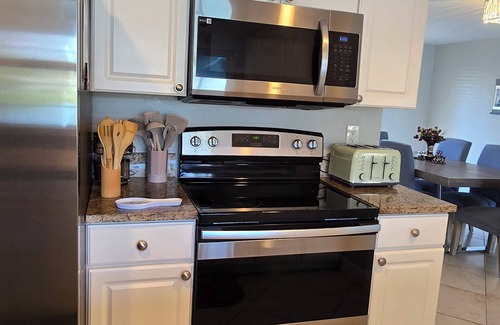 Gulf Gate Estates House | Dream Home at Sarasota Gulf Estates Heated pool