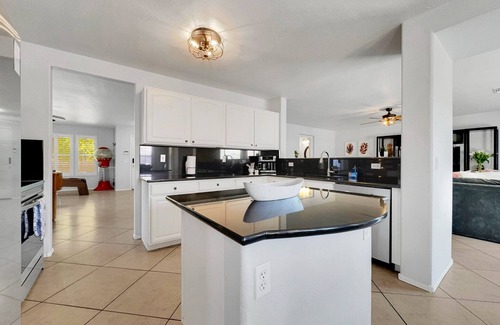 Gilbert House | Dream Home in Gilbert! Fun Times, Lots of Amenities! Pool Home.