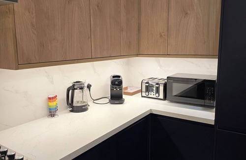 West Hendon House | Dream House on London/Pet Friendly