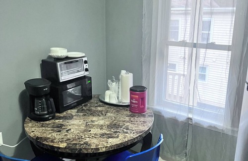 Fitchburg Apartment | Dream Inn LLC 2-bedroom apartment in fabulous Fitchburg with WiFi, fitness room