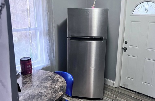 Fitchburg Apartment | Dream Inn LLC 2-bedroom apartment in fabulous Fitchburg with WiFi, fitness room