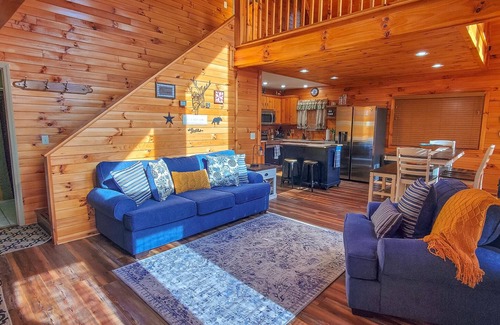 Grassy Creek Cabin | Dream Mountain Delight Available Labor Day Weekend!