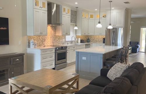 Naples Park House | Dream Rental Near the Beach! Fully Renovated!