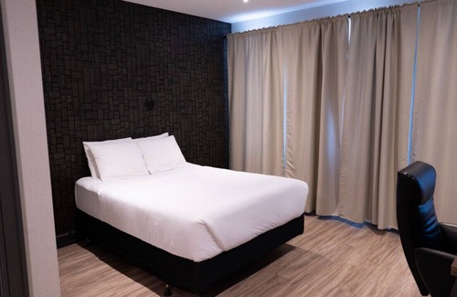 Northeast Mississauga House | Dream Suites Boutique Hotel - Private room in Mississauga