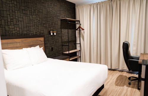 Northeast Mississauga House | Dream Suites Boutique Hotel - Private room in Mississauga