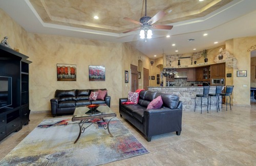 Chandler House | Dream Vacation Heated Pool Oasis! Sleeps 10