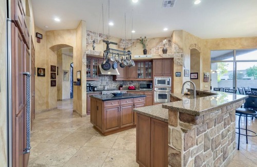 Chandler House | Dream Vacation Heated Pool Oasis! Sleeps 10
