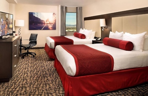 Gateway District Hotel | Dream Vegas Vacation! 2 Elegant Units, Pool, Bar & Restaurants, Casino