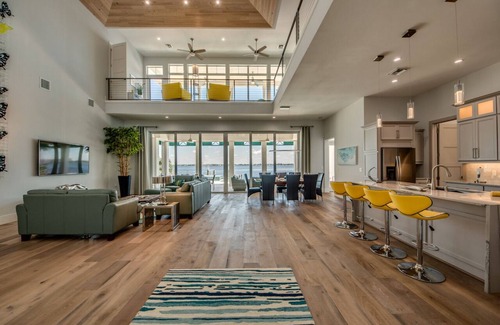 Yacht Club Villa | Dream villa in a beautiful location directly on the river