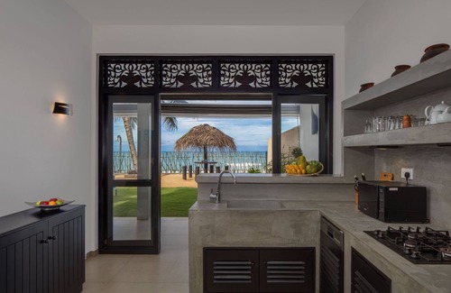 Hettimulla Villa | DreamBeachVillas Araliya and Lotus - luxurious and right on the white sand beach