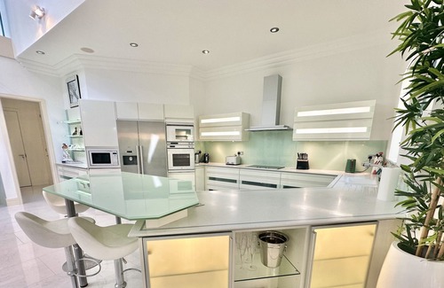 Canford Cliffs Villa | Dreamcatcher - Multi Award Winning Luxury Villa with Hot Tub