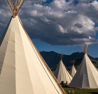 Gardiner Hotel | Dreamcatcher Tipi Hotel