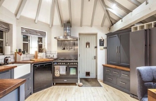 Crigglestone House | Dreamwood Cottage Luxury Family Hottub Retreat