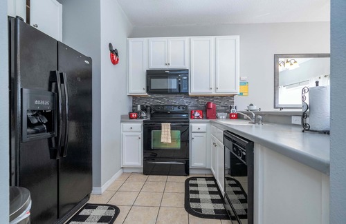 Bellavida House | Dreamy 4BR Townhome Pool, BBQ Near Disney!