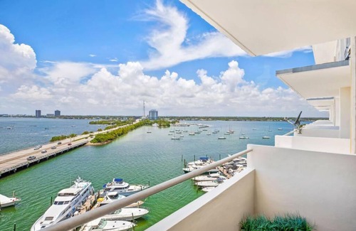 North Bay Village Apartment | Dreamy beach flat in Miami