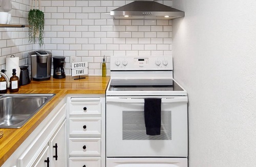Racquet Club West Apartment | Dreamy bohemian condo with tranquil vibes, close proximity to downtown