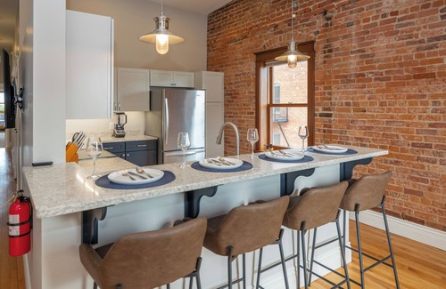 Kalamazoo Apartment | Dreamy Downtown Luxury Loft/13-Ft Ceilings/Walkable