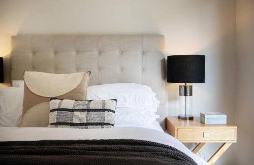 Dromana House | Dreamy Dromana Family Getaway - with Jacuzzi