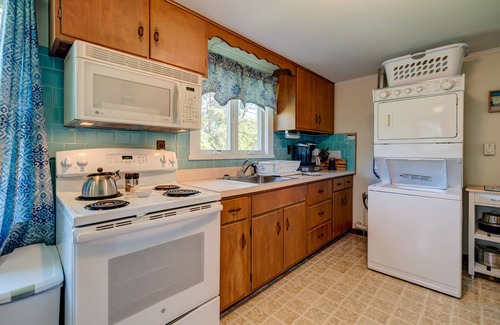 East Orleans House | Dreamy Duplex Near Beach with Spacious Patio, Grill, & Outdoor Shower