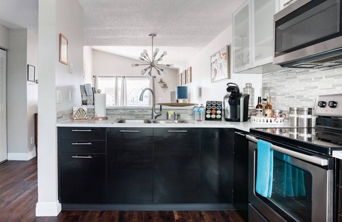 Ventura Condo | Dreamy Mid century close to downtown/airport MCO