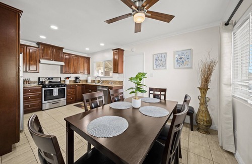 Alhambra House | Dreamy & Relaxing Gem ~ 12mins to DT LA ~ Backyard