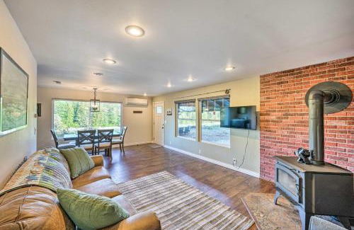 Concrete House | Dreamy Riverside Cabin with Fireplace and Grill
