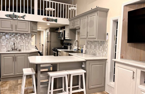 Sandbridge Cottage | Dreamy Sunsets! Waterfront Retreat! Pet Friendly!