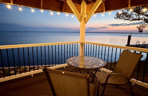 Sandbridge Cottage | Dreamy Sunsets! Waterfront Retreat! Pet Friendly!