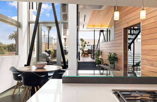 Venice House | Dreamy Venice Beach 5BR House with Rooftop & Steps to Beach