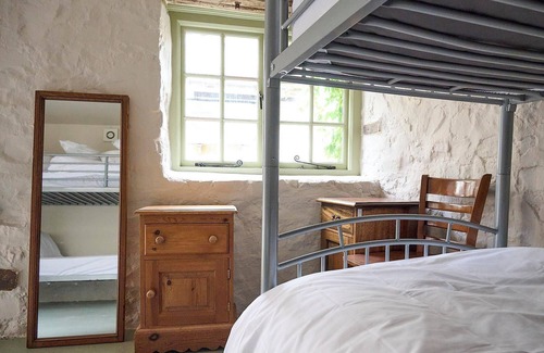 Drewsteignton Hotel | Drewe Arms Bunk Rooms & Church Cottage