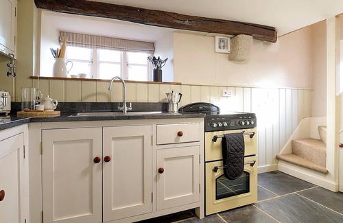 Drewsteignton Hotel | Drewe Arms Bunk Rooms & Church Cottage