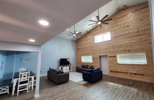 Long Mott House | Driftaway Barndo is steps to Seadrift fishing pier
