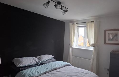 Port Talbot House | Driftmark Beachfront location Aberavon Beach Sea Views Large Driveway parking private site fibre optic wi fi
