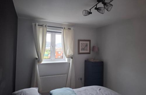Port Talbot House | Driftmark Beachfront location Aberavon Beach Sea Views Large Driveway parking private site fibre optic wi fi