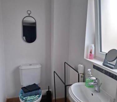 Port Talbot House | Driftmark Beachfront location Aberavon Beach Sea Views Large Driveway parking private site fibre optic wi fi