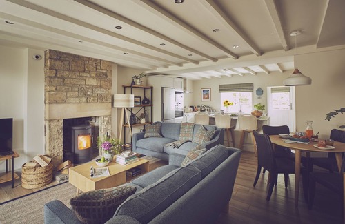 Craster Cottage | Driftwood - a pet friendly that sleeps 4 guests in 2 bedrooms