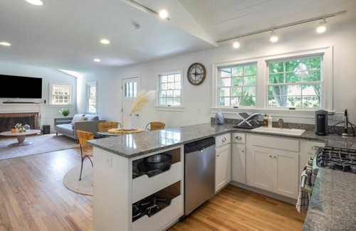 East Hampton North House | Driftwood Cottage by RoveTravel| 3BR Quiet Cottage