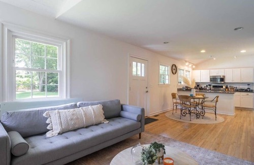 East Hampton North House | Driftwood Cottage by RoveTravel| 3BR Quiet Cottage