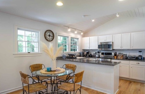 East Hampton North House | Driftwood Cottage by RoveTravel| 3BR Quiet Cottage
