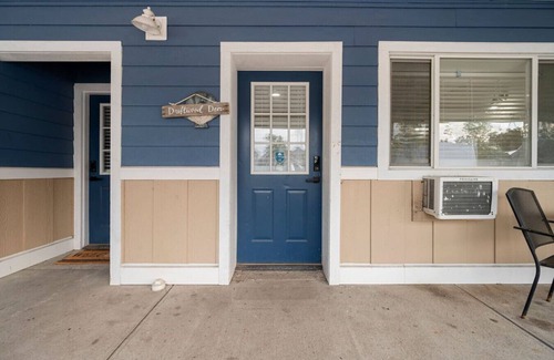 Sylvan Beach Apartment | `Driftwood Den`-New Jacuzzi Suite in Sylvan!