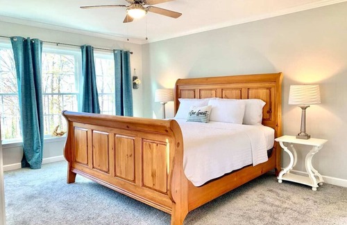 Oak Hill Park House | Driftwood Dreams Lakefront Cottage and Dock