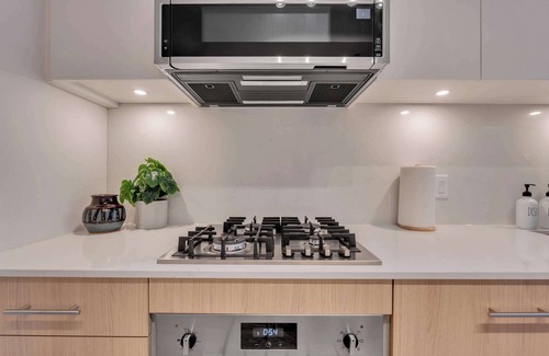 Eau Claire Apartment | Driftwood Heights DT | Gym | City Views