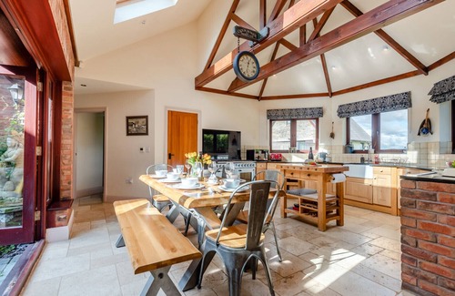 Southgate House | Driftwood House - Four Bedroom House, Sleeps 8
