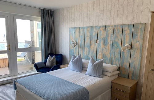 Le Catioroc Hotel | Driftwood Inn