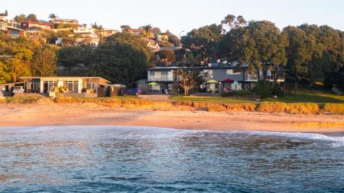 Cable Bay Cabin | Driftwood Lodge Beachfront, Cable Bay Stays, Cable Bay, Northland