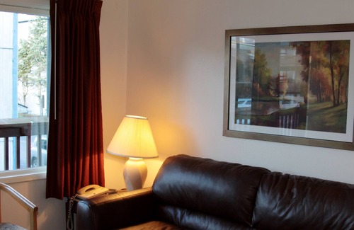 Downtown Juneau Cabin | Driftwood Lodge