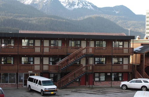Downtown Juneau Cabin | Driftwood Lodge